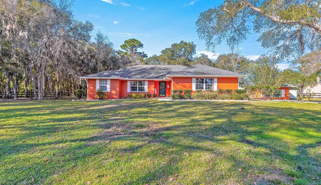Private SW Ocala pool retreat near WEC, FAST, Hospitals, Shopping, & Downtown