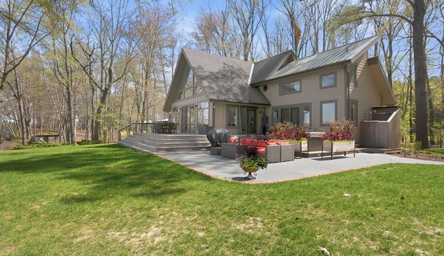 Private Waterfront Cottage On Langford Creek With Hot Tub & Pier