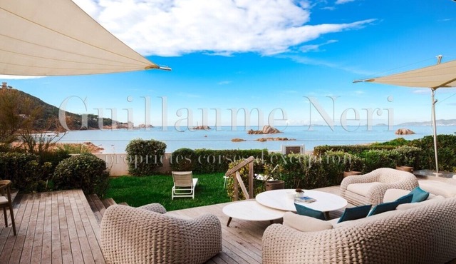 * PROMO SEPTEMBER * Sublime villa in Isolella feet in the water