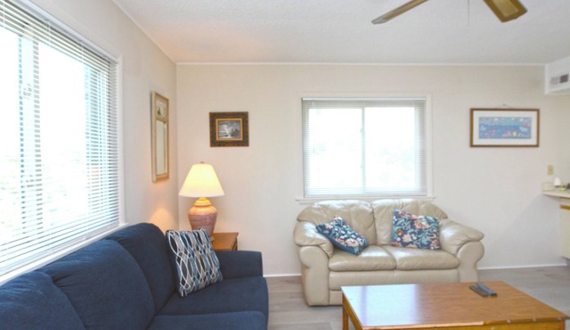 Quaint, but pristine 2-bedroom condo with free WiFi and an outdoor pool located uptown on the bayside in a peaceful, family-friendly neighborhood!