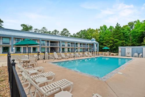 Quality Inn Louisville MS