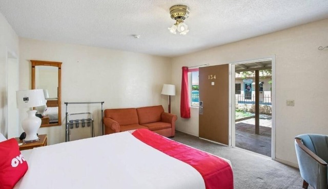 Quiet Affordable Stay with Convenient Location Close to Local Hotspots