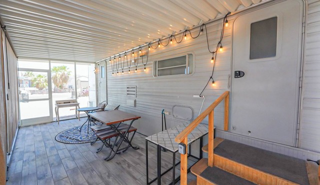 Quiet Cozy 1 bedroom with outside resort area!
