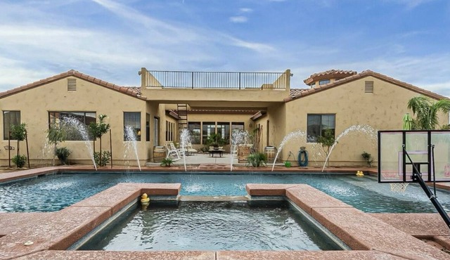 Ranch Retreat 4-5bedroom ranch style home on property in amazing Queen Creek