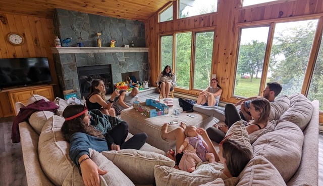 Rare Beachfront Cabin in Clearwater Bay, only 25 min from Kenora. Pet friendly!