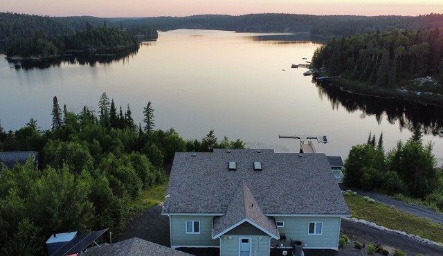 Recently built cabin with a million dollar view - Eagles View
