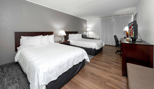 Red Roof Inn PLUS+ Woodbridge - Carteret