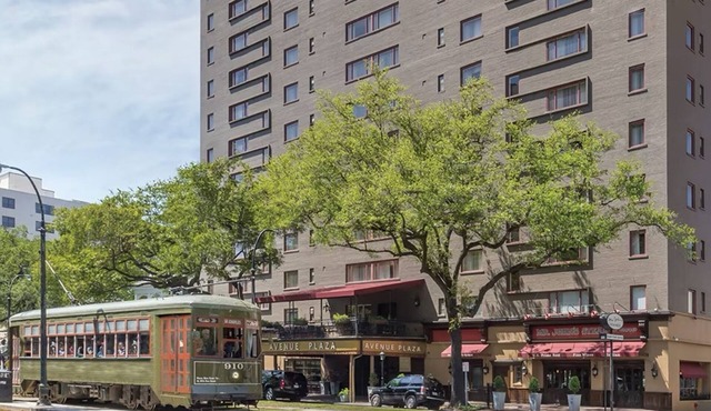 Relax & Enjoy NOLA in the Relatively Quiet Garden District in a 1-BD/1-BA Suite