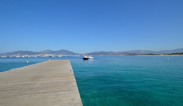 Relax in Corsica and in this beautiful architect's house with a large garden.