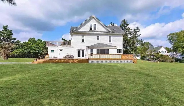 Relaxing 5 bd home with 1 bd Apartment on 2.5 acres near MD beaches