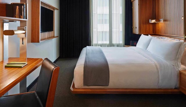 Relaxing Room w/Rooftop Bar Views in Midtown Manhattan – 2 Blocks to Park