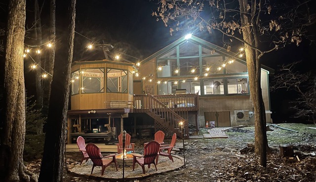 Relaxing Rustic ranch at Locust Lake! with beautiful views! Close to the Lake!