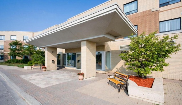 Residence & Conference Centre - King City