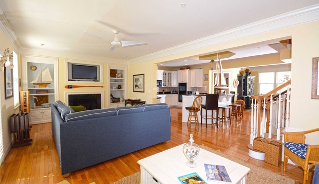 Restful Luxury 6 Bedroom House with WiFi In Gated Community On Bayside With Indoor/Outdoor Pools, Private Beaches, Restaurant, And More Just Ten Minutes From Beach!