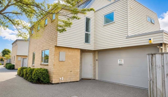 Riccarton 5BR, 400m to Westfield Mall - free parking