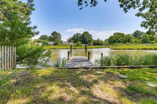 Riverfront Fun: Quiet Home Near Hampton Coastline
