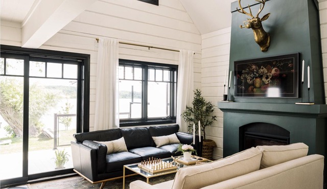 Riverside Cabin 1 Feel like royalty in this riverside retreat.