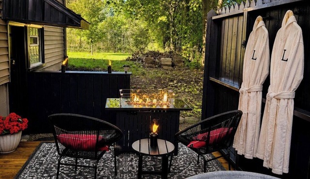 Romantic Moody Suite Private Hot Tub