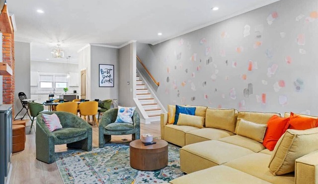 Rooftop Patio, Projector, Pet-friendly & Parking