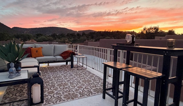 Rooftop Views, Walk to Trails, Dining & Coffee, Pet Friendly!