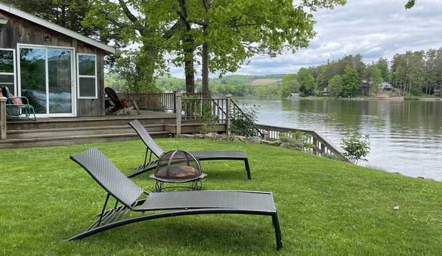 Rose Cottage Goodyear Lake - awesome waterfront, swimming, fishing, fire pit