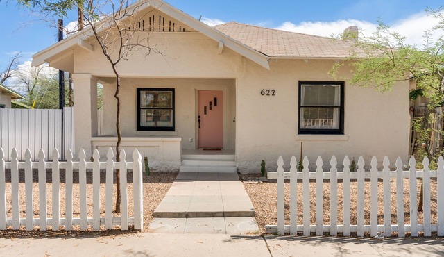 Rosebud on 8th in The Heart Of Downtown Tucson