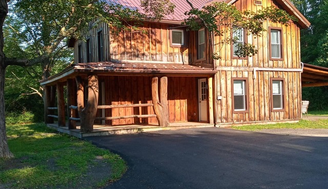 Round Top: scenic , serene, beautiful.roomy
