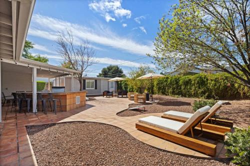 Royal Modern -Stylish Home with Casita and Grille
