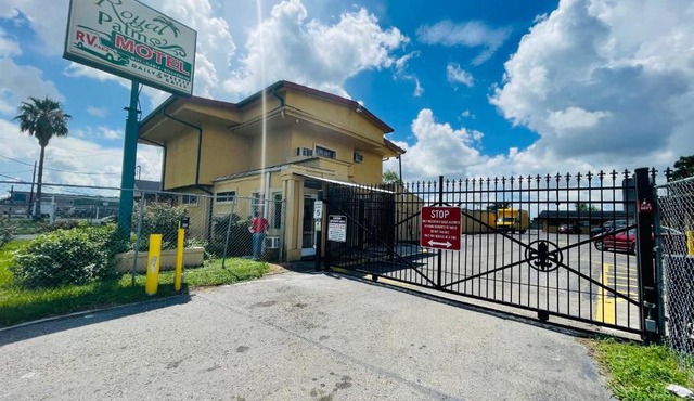 Royal Palms Motel & RV Park
