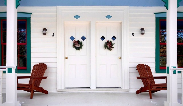 Rushbrook Lodge, Renovated Farmhouse, 100 Acres, Hike, Ski, Retreats, reunions