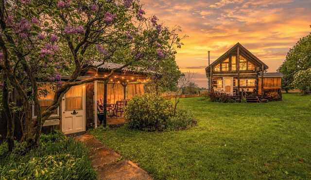 Rustic Cabin/Cottage for family/friends getaway!. Peace, Quiet, Country