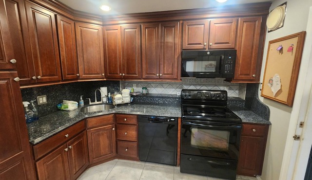 RYDER CUP 10 MIN AWAY . ENTIRE HOUSE in Levittown with AC. TOTAL 4 rooms