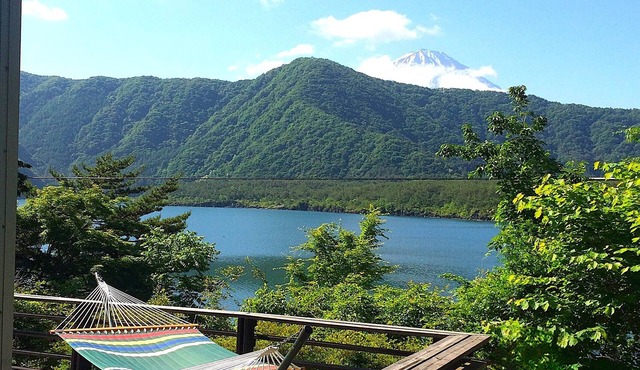 Saiko Lakefront cabin for 10/Fuji view BBQ/Jacuzzi/petOK/5min dr Kawaguchi Lake