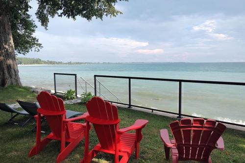 Sakura Cottage - Serenity on PEC Waterfront