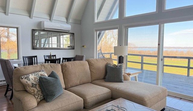 Scenic Wine Country Chalet w/Lake Views & Fire Pit