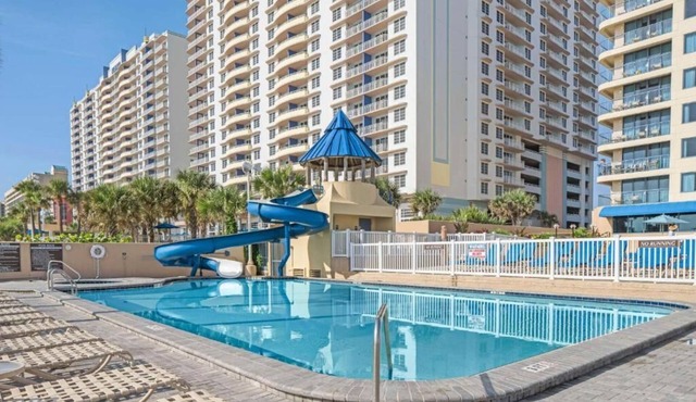 Seaside Fun! Balcony King Suite + Pool, Fitness, Arcade & Boardwalk!