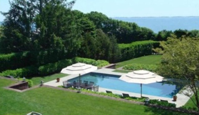 Seaside Retreat with Beautiful Waterviews and Private Beach