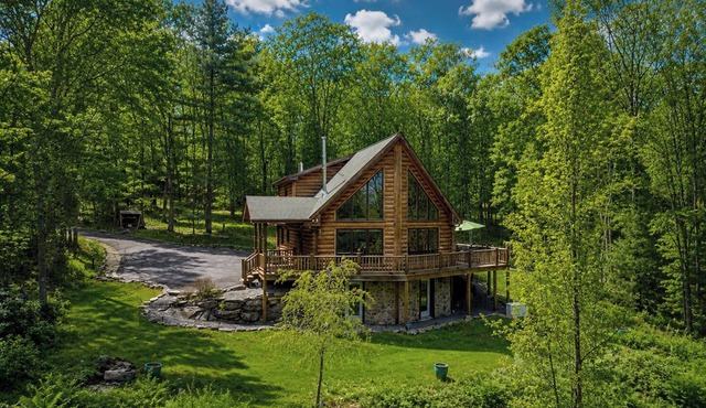Secluded Luxury Cabin Surrounded by Nature - Fernwood Lodge