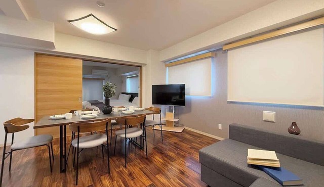 Secure 1BR Apt with Dining & Living Space