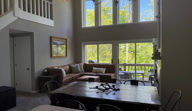 “Seek The Peak” 3BR+Loft Golf & Ski in and out access. Family Retreat sleeps 14