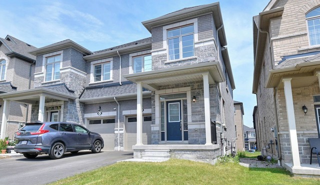 Serene 3-Bedroom Home in Pickering | Near Toronto, 25 minutes to Pearson airport