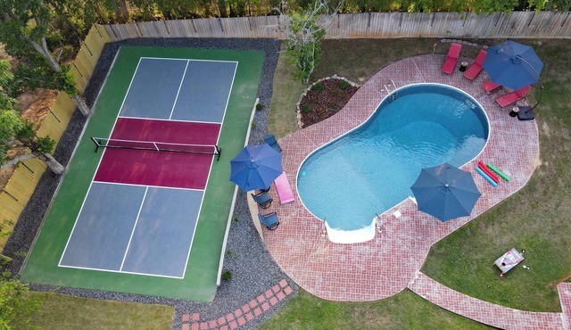 Serene Private Pool, Outside55"TV,Grill,Cornhole,85"TVoverfireplace 15 Min to UA