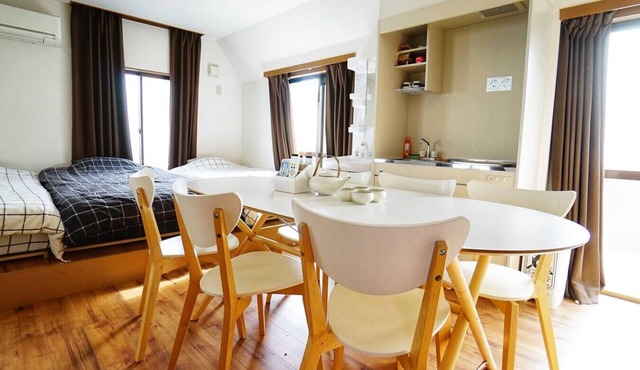 Shibuya no Hoshi 103/3-minute walk to Nishi-Shinjuku 5-chome Station, near the Tokyo Metropolitan Government Building and Central Park, quiet amidst the hustle and bustle, close to Shinjuku`s vibrant district, drugstores, and convenience stores.