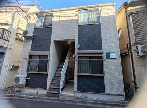 Shinjuku 5 min, Shin-Nakano Station 1 min walk, Room 201