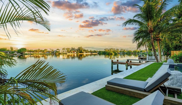 Signature Waterfront Villa by The Glamhomes