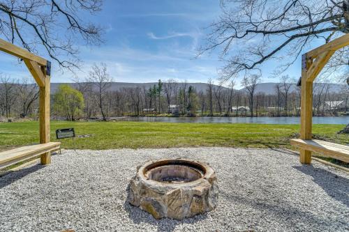 'Slate Drake Cabin' on Penns Creek w/Deck & BBQ