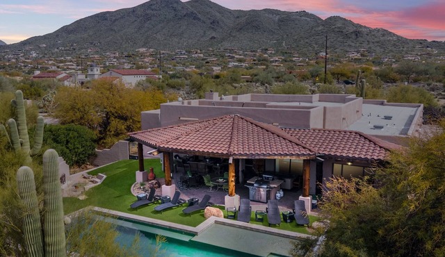 Sleeps 21, Patio Teppanyaki Grill, 2 Spas, Pool+