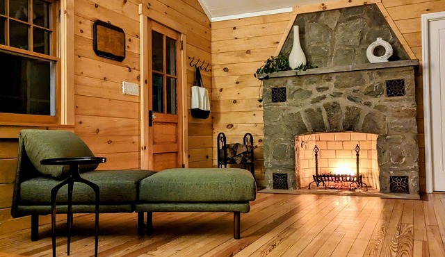 Smallwood Cabin - New Reno, Fireplace, Hot Tub & Firepit-5 miles to Bethel Woods