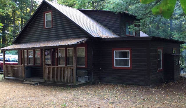 Snuggle up in the woods, 7 miles to Lake George,NY