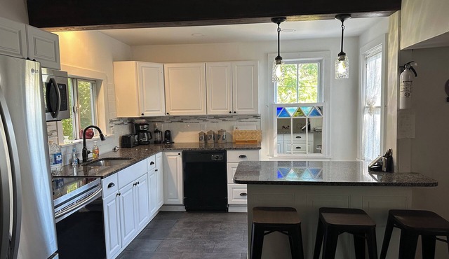 Soothing getaway farmhouse in Leeds near Hudson, Grace’s cafe, the creek, HITS.